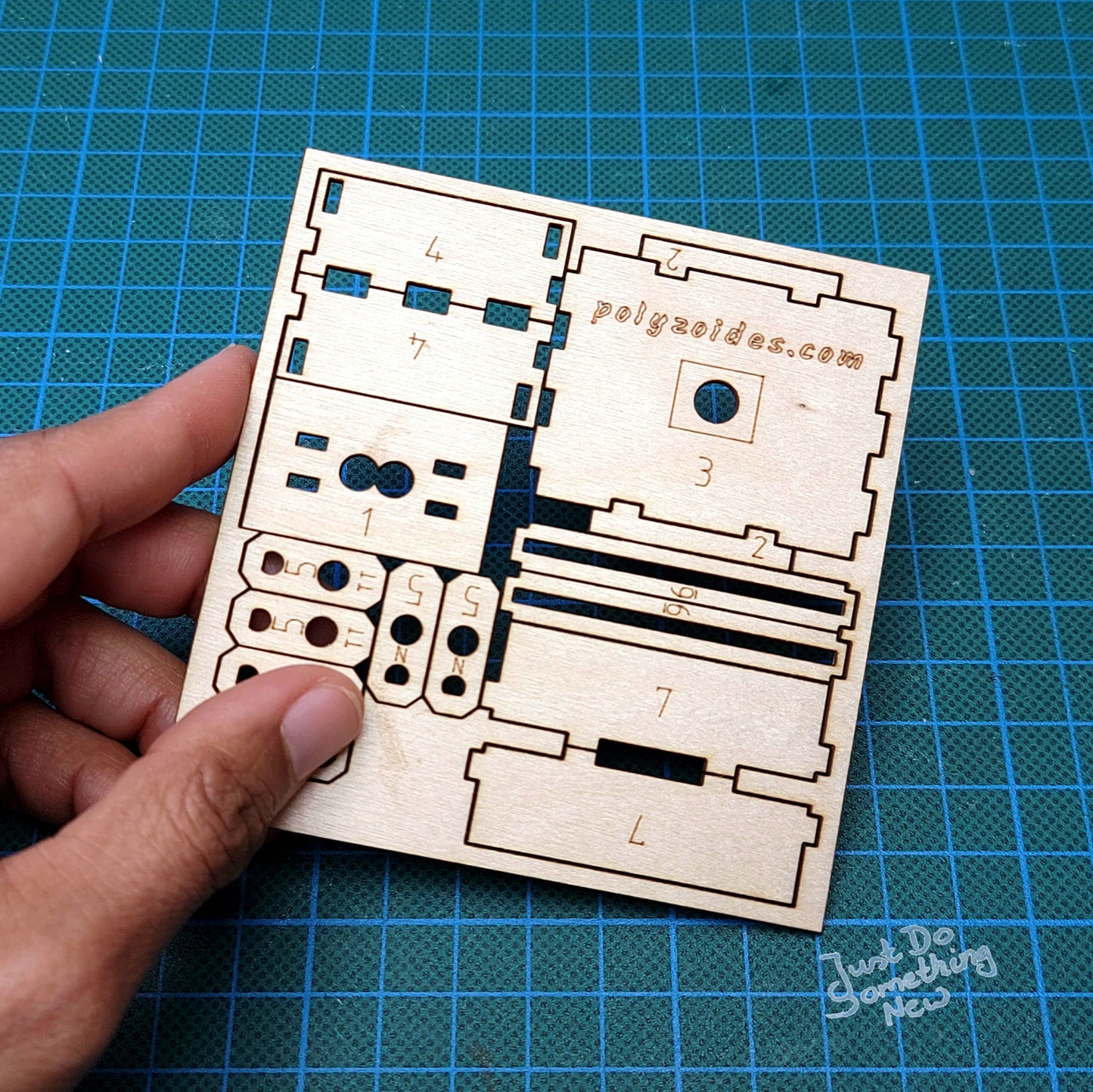 Eine Miniaturschaukel, die Bewegung ins Modell bringt. Simple Technik mit fantastischem Effekt. Für die Modelleisenbahnanlage, ein bewegtes Diorama...