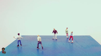 Die Eisläufer ein BewegtBauen Lasercut Bausatz für eine lebendige Miniaturwelt!